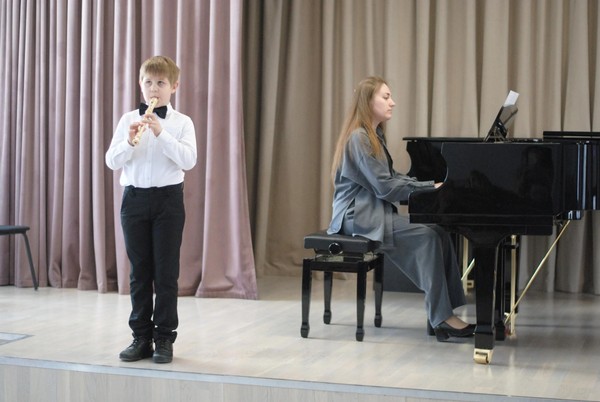 Лекция: «Роль ансамблевой игры в классе фортепиано для полноценного и гармоничного развития ученика пианиста»