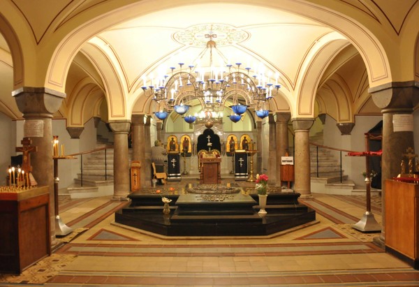 Экспозиция нижнего храма – усыпальницы адмиралов