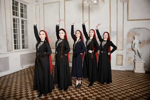 Тбилисо. Грузинские танцы и многоголосное пение