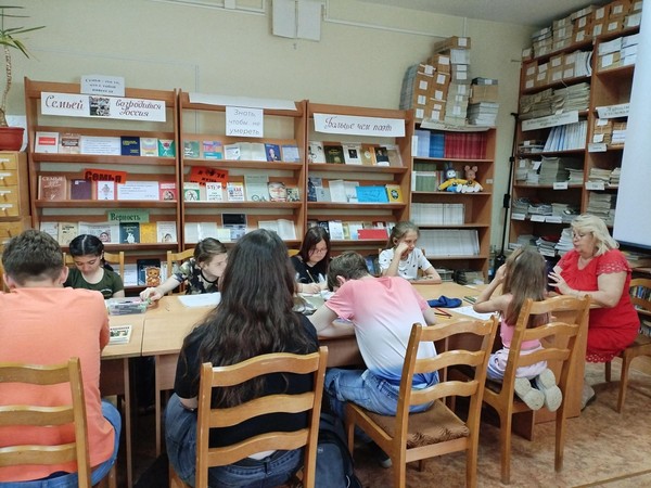 Информационный урок «В единстве с Россией»