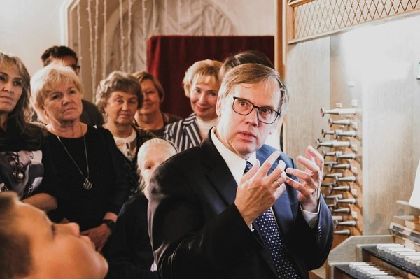 Программа «Музыкальное путешествие к органу с Виктором Ряхиным»