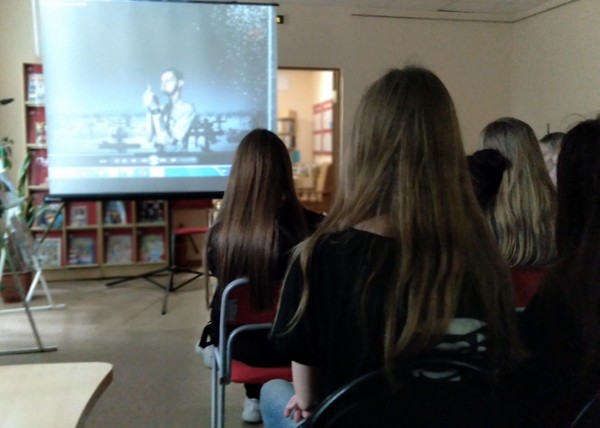 Познавательный час «Наркотики-путь в пропасть»