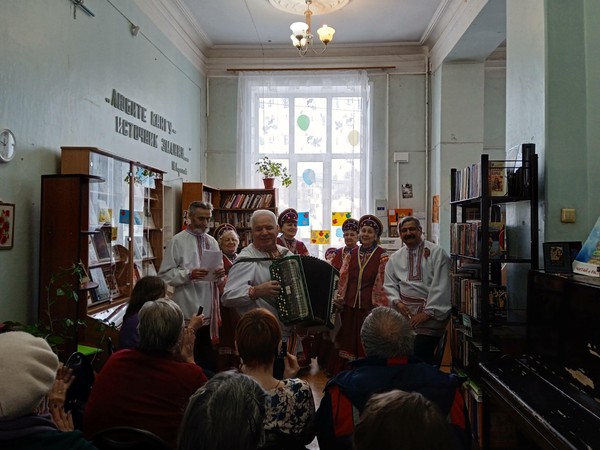 Праздничная литературно-музыкальная композиция «Про весну, любовь и красоту»