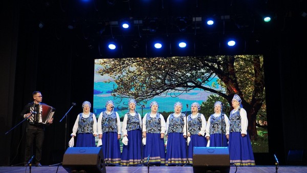 Праздничный концерт ансамбля русской песни «Задорные кумушки»: «Пою тебе, моя Россия»