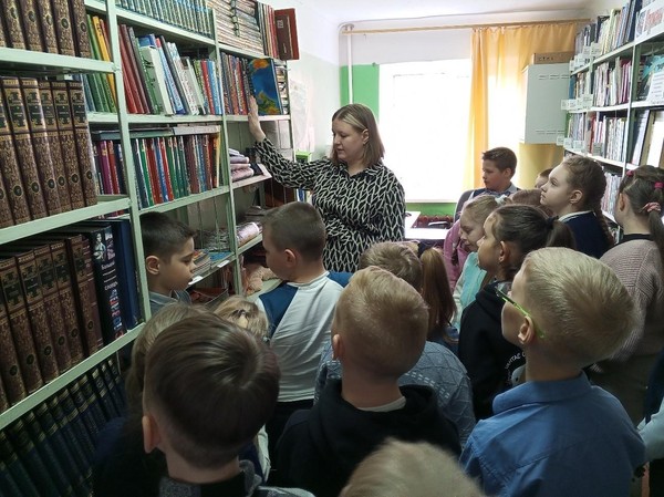 Экскурсия «Нам книги открывают целый мир»