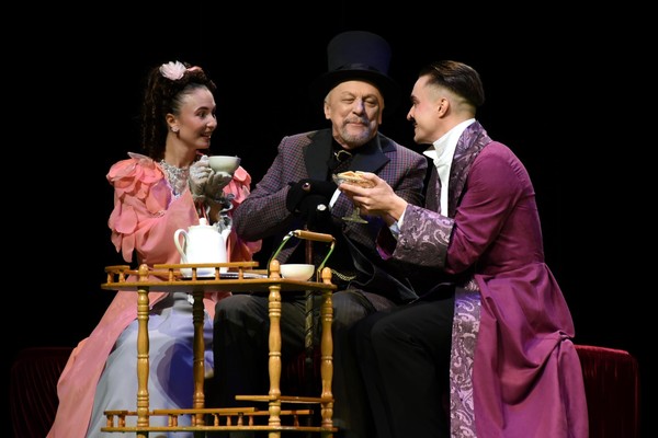 Спектакль «Салон красоты»