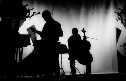 Atomic Cellos. Мировые рок-хиты на виолончелях при свечах в оранжерее