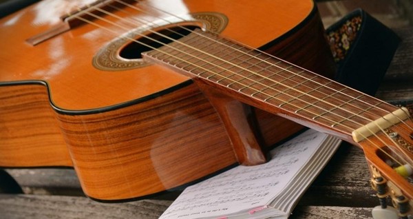 Музыкальная программа «Серебрянные звуки гитары»