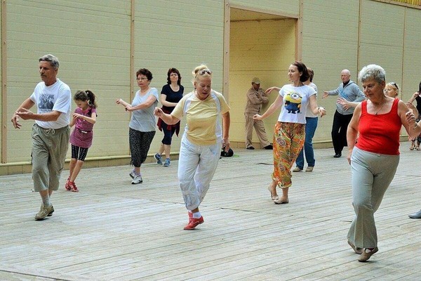 «Танцуем вместе» мастер-класс по танцу, в рамках программы «Активное долголетие»