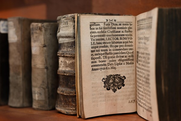 Экспозиция «Книга в эпоху Просвещения. Книжная культура русской усадьбы»