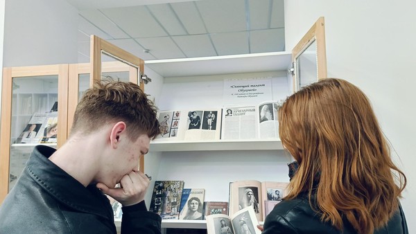 Выставка «Сияющий талант Обуховой»