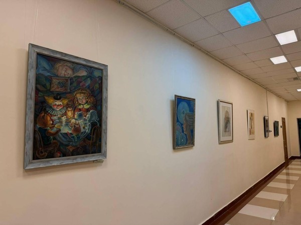 Выставка «Арт-палитра» Елены Колмаковой в Пушкинке