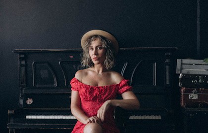 Люся Светлова и Джазонутые