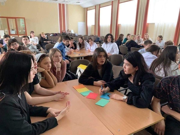 Интеллектуально-развлекательная игра «Время умных»