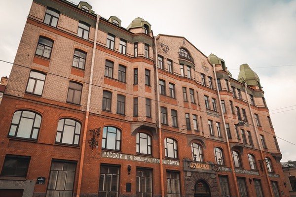 Аптека Пеля: алхимическая лаборатория, Башня Грифонов и тайны династии