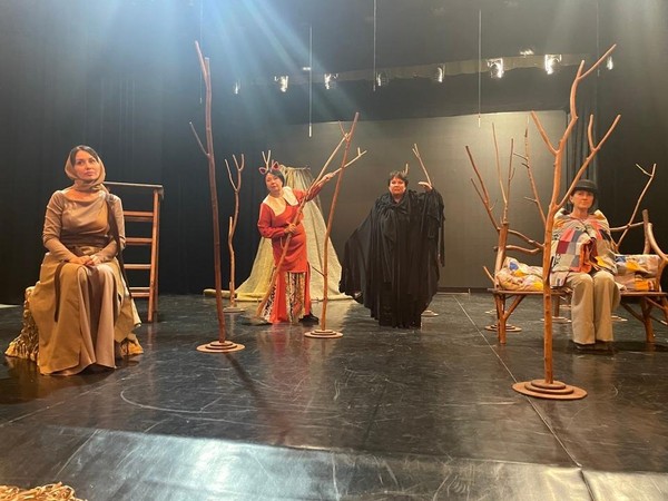 Спектакль «Как оттенить тишину»