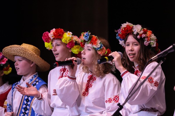 От Полесья до Сибири несите, аисты, весну