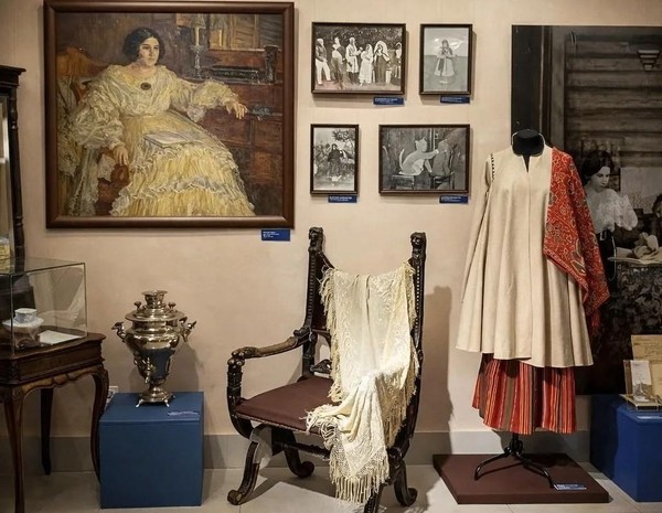 Экскурсия по выставке «Старший брат МХАТа»