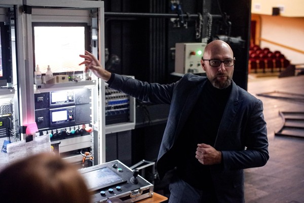 Экскурсия «Тайны закулисья с директором»