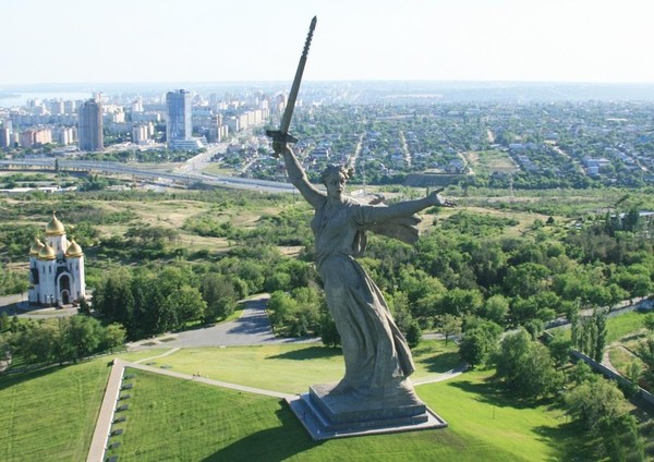 Концерт «Я, ты, он, она – вместе целая страна. Путешествие по городам-героям России»