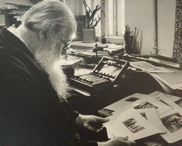 «Художник рисует книгу»