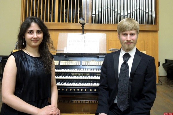 Музыка любви. Орган в четыре руки