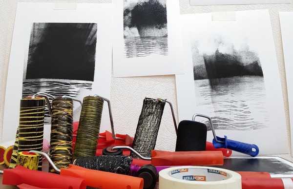 Музейное занятие «Абстрактный пейзаж в техниках монотипия и трафарет»