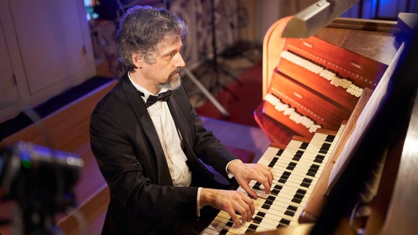 Старинный орган при свечах. Великие органные традиции Германии и Франции