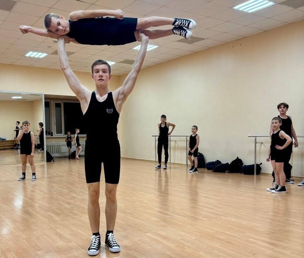 «Взаимодействие и сотрудничество старших и младших танцоров-парней в хореографическом коллективе. Проблемы, возникающие в процессе работы и методы их разрешения»