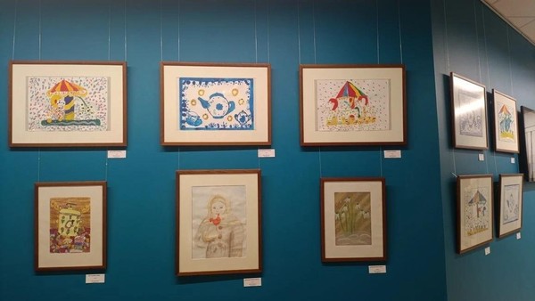 Выставка детских рисунков «Весенний перезвон»