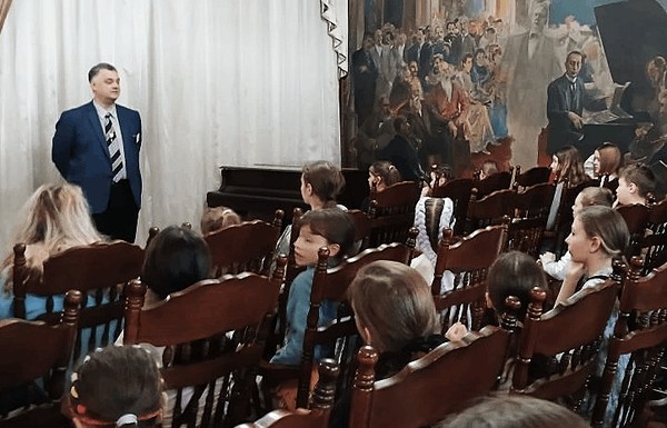 «Художник иных миров»