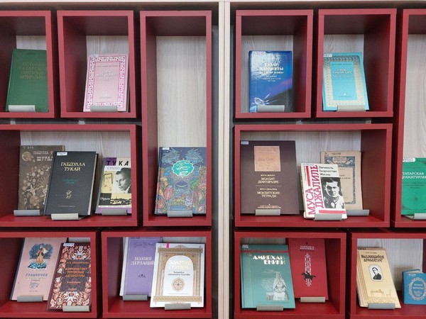Выставка «Татарская литература: поэты, прозаики, драматурги»