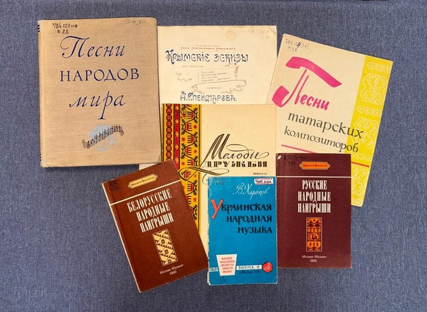 Выставка «Радуга музыкальных национальных культур Крыма»