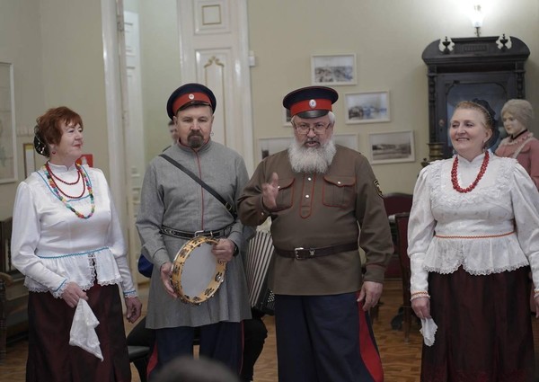 Музыкальная гостиная «Собрались казаченьки»