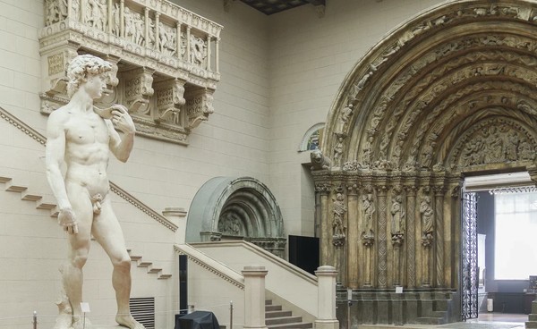 Обзорная экскурсия по Главному зданию