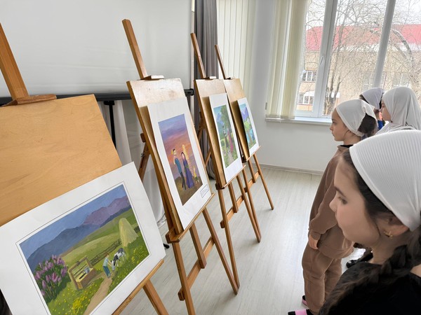 Выставка рисунков «Палитра красок»