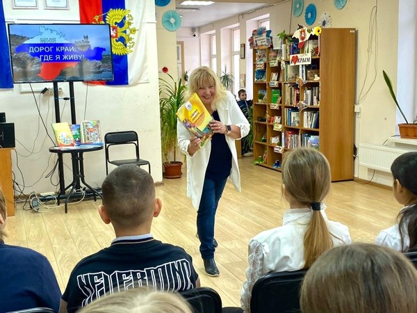 Литературный калейдоскоп «Вместе мы – страна Россия» ко Дню воссоединения Крыма с Россией