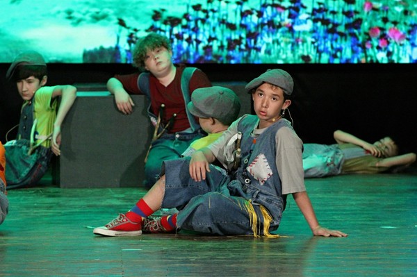 Второй поворот направо, а дальше прямо до самого утра