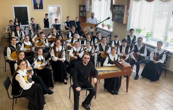 Концерт «Возьмемся за руки друзья»