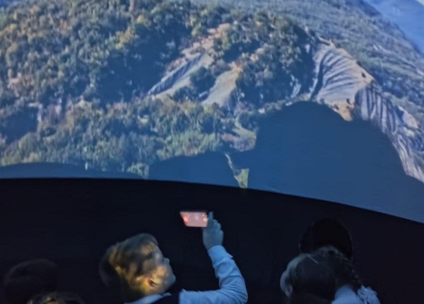 Программа с использованием мобильного планетария «Космический шатер»