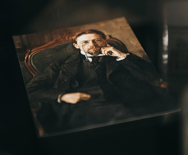 Выставка «Следуя за чеховской традицией»