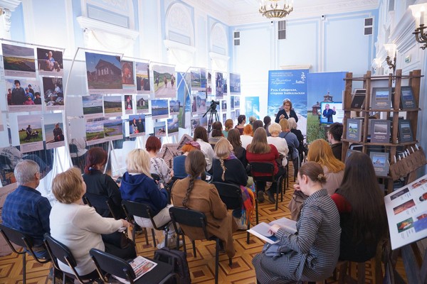 Выставка в Драматическом театре