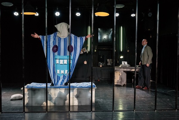 Человек-подушка