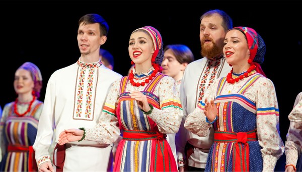 Под окном черёмуха колышется