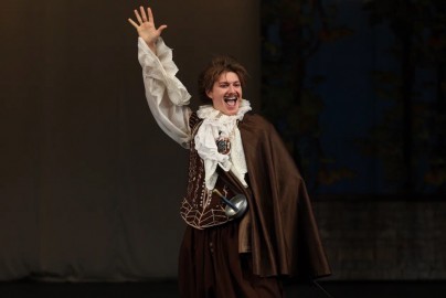 Первый План. Собака на сене