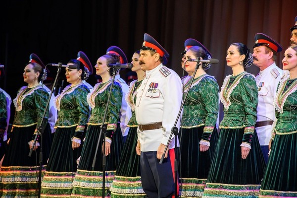 Концерт «Из века в век с песней и танцем»