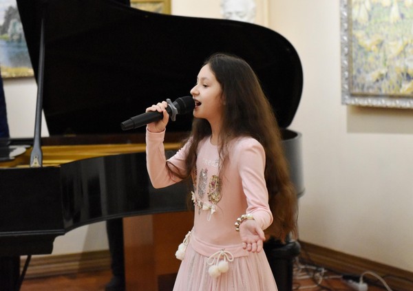 Внутришкольный конкурс вокального отделения «Поющие сердца»