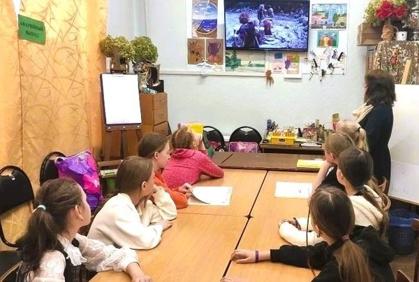 Кружок «Книжное творчество и фантазия» Час поэзии «Давайте говорить стихами!»