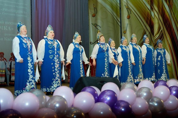 Концертная программа «Легко на сердце от песни веселой»