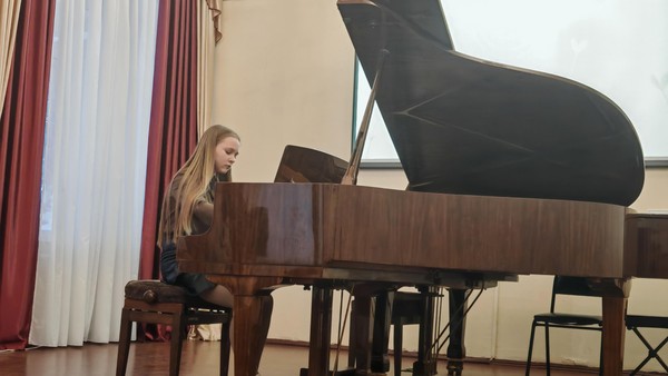 В музыке живем и музыкою дышим